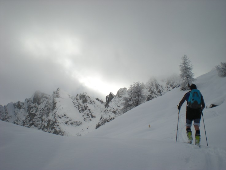 Foto di repertorio, verso la croce