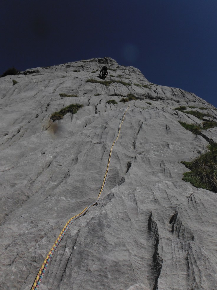 Verso l'uscita della via su splendidi campi solcat