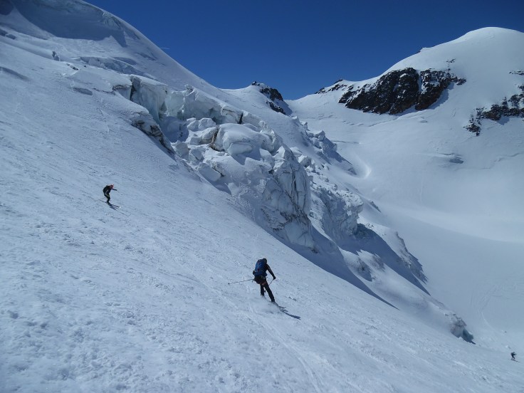 La discesa, sullo sfondo il colle del Pasquale
