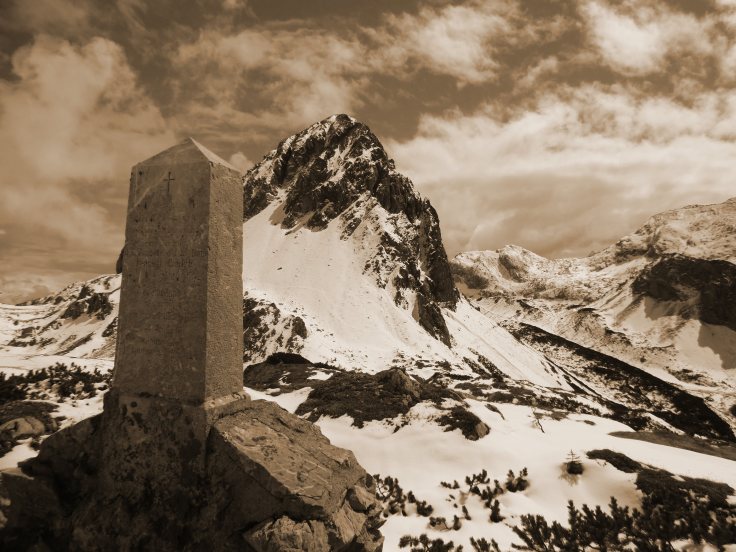 Creta di Bordaglia e lapide commemorativa dei bersaglieri ciclisti